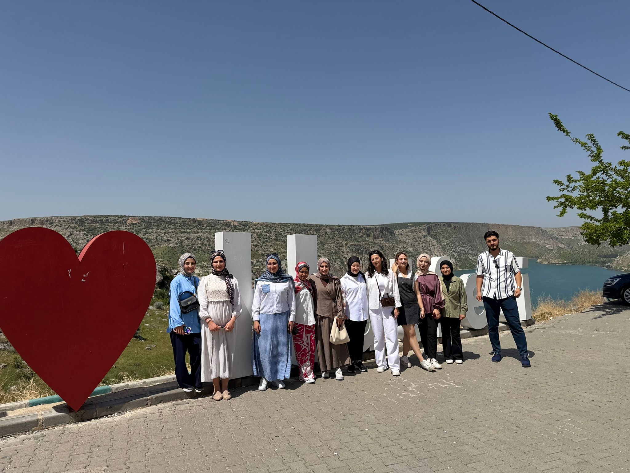 Gıda Teknolojisi Programı Öğrencilerimizden Halfeti ve Atatürk Barajı’na Kültürel Gezi